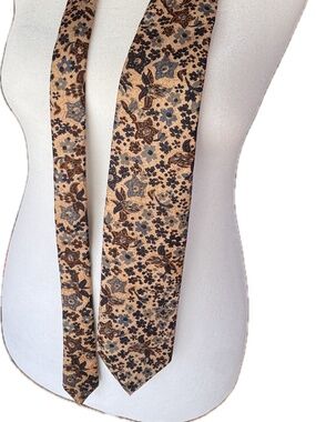 Larrimor’s Floral Tie – Made in Italy – Brown & Blue Vintage Pattern